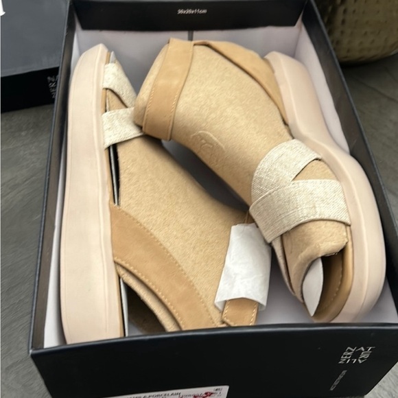 Naturalizer Porcelain Jamila Gladiator Sandal (WIDE) - Picture 2 of 10